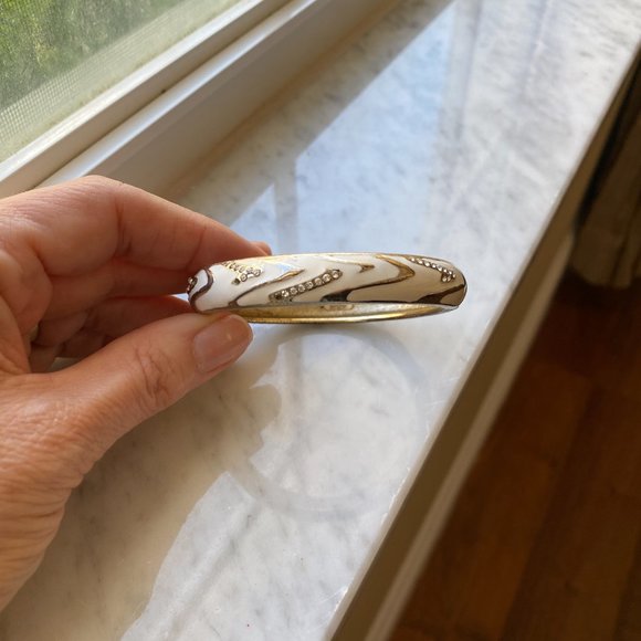 Vintage White Enamel and Rhinestone Hinged Bangle Bracelet 1960's - Picture 9 of 9